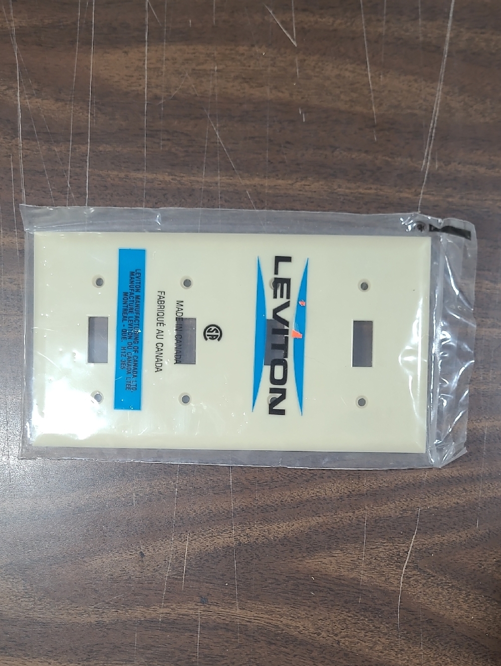 Leviton 4 Light Switch Cover Wall Plate #86012 Toggle 4 Gang Ivory Smooth